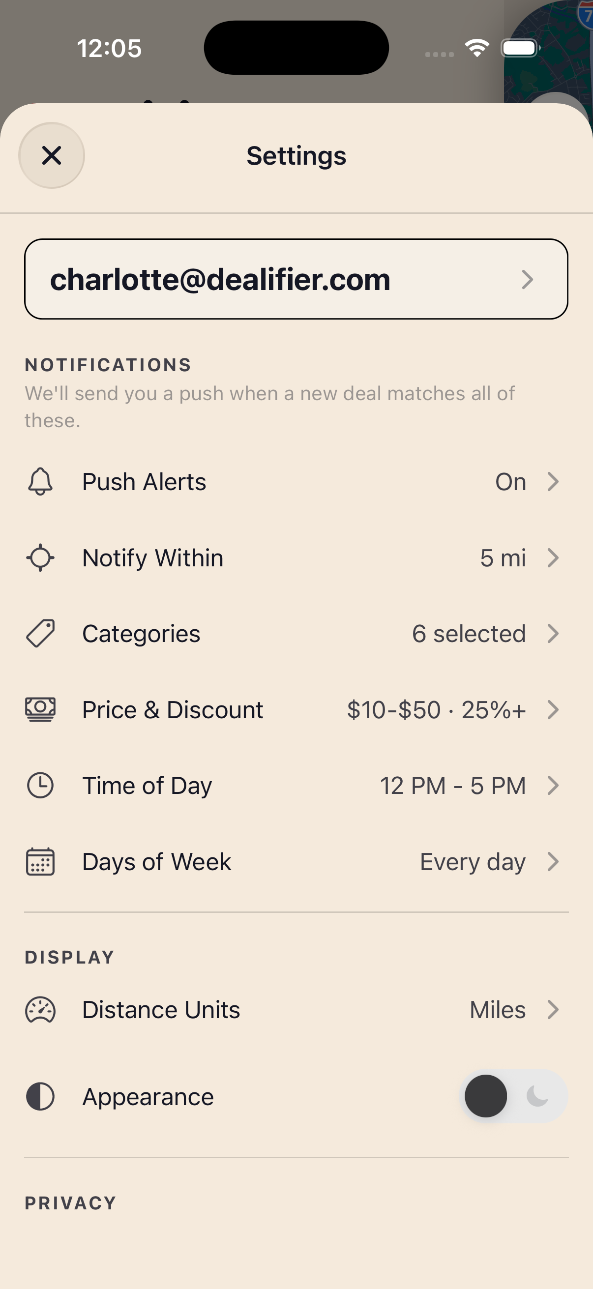 App filter settings: categories, price range, time of day, distance, and minimum discount.